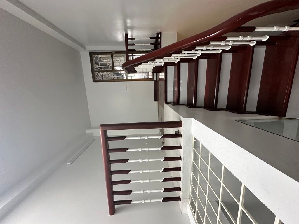 ĐÔNG NGẠC - BÁN NHÀ KHU PHÂN LÔ -Ô TÔ ĐỖ CỬA – 2 THOÁNG GẦN PHỐ - GIÁ 9,8 TỶ